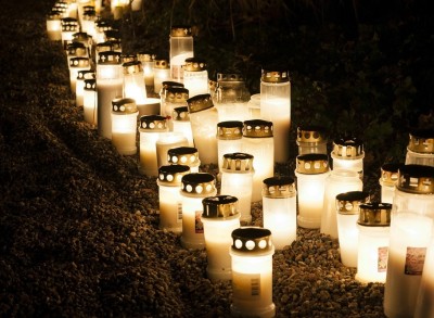 Bolsius Dłonie znicz z metalowym deklem 12 sztuk