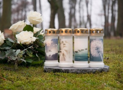 Bolsius znicz Maria modląca z metalowym deklem 12 sztuk