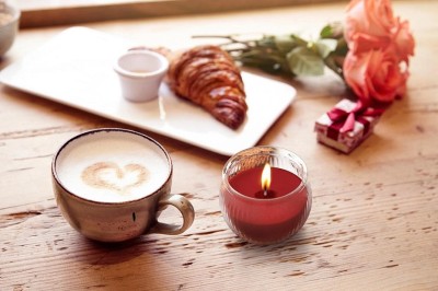 Bispol Aura sn69-420 ZMYSŁOWE KWIATY świeca zapachowa w karbowanym szkle - 18h