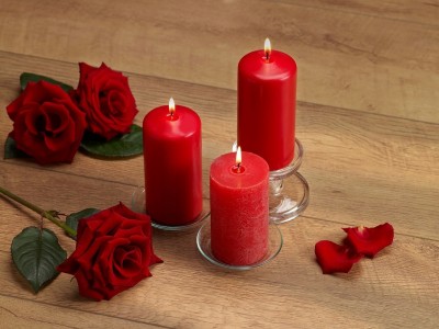 Bolsius Essentials Aksamitna Czerwień świeca pieńkowa 200/68mm