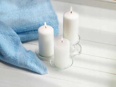 Bolsius Essentials Mroźna Biel świeca pieńkowa 200/68mm