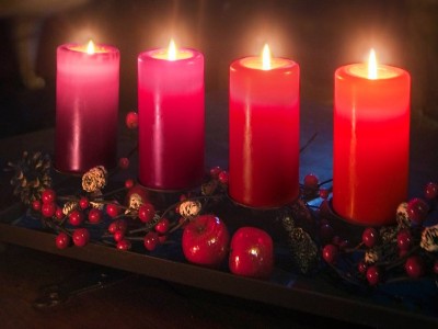 Bolsius Essentials Aksamitna Czerwień świeca pieńkowa 150/58mm